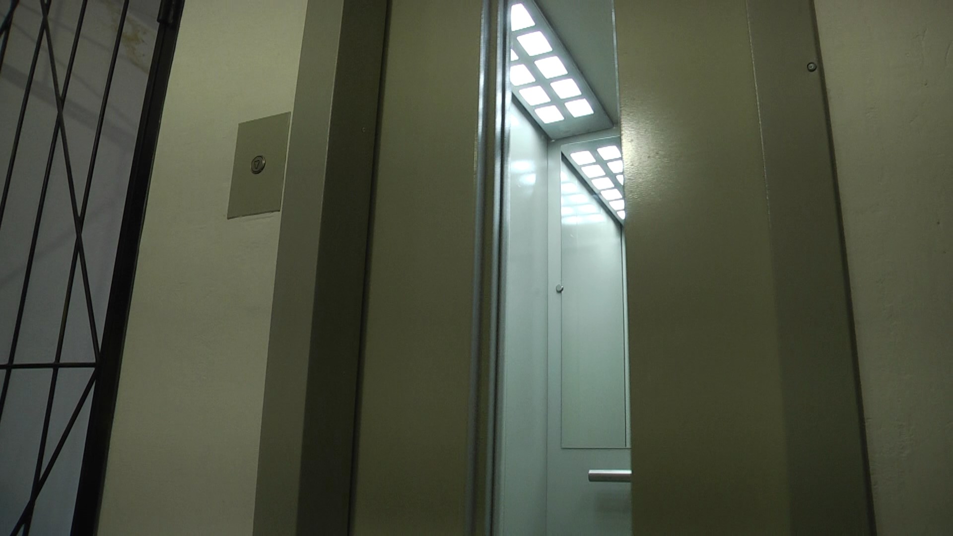 В Волгограде починили лифт, едва не покалечивший подростка