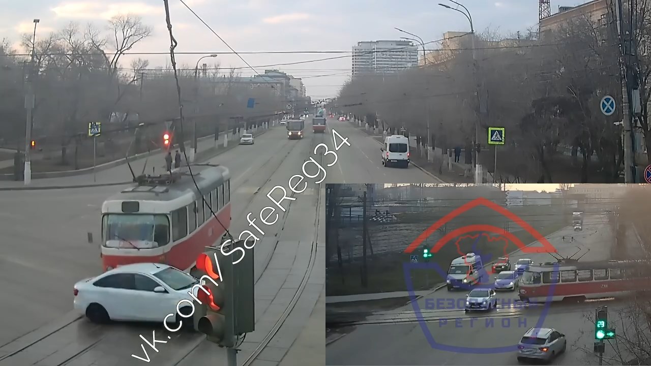 В Волгограде водитель трамвая протаранил легковушку